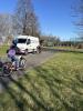 Kind fährt im Fahrradparcours