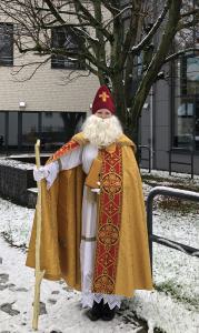 Nikolaus besucht die Schule