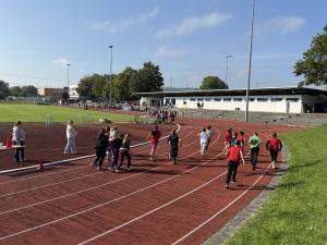 Gemeinsamer Spendenlauf am Bewegungsaktionstag